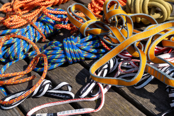 Seile und Bandschlingen, Klettermaterial