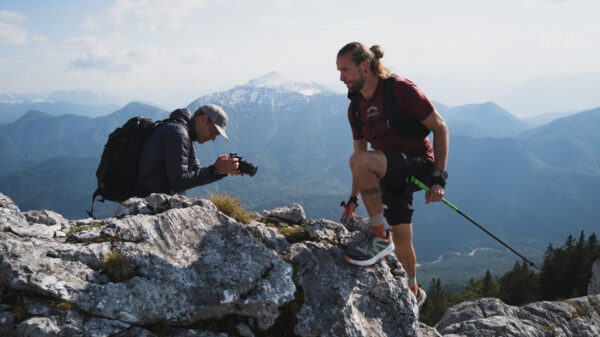 Camerman Lukas Pilz and trailrunner